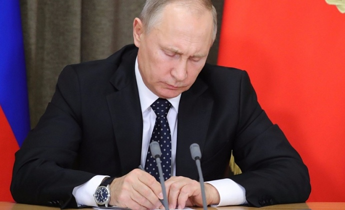 Путин подписал закон о новых кредитных каникулах | Кредит-онлайн
